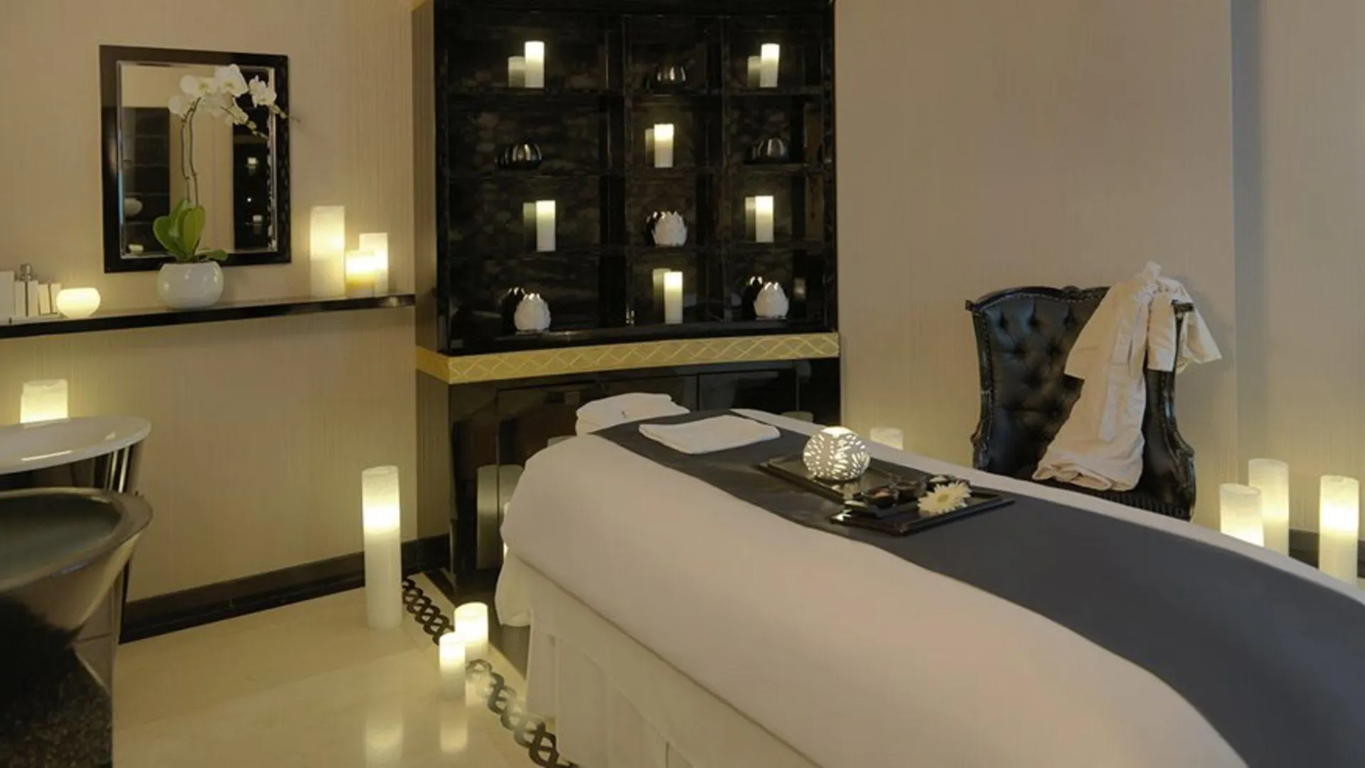 Damac Maison Mall Street Dubai 5*,