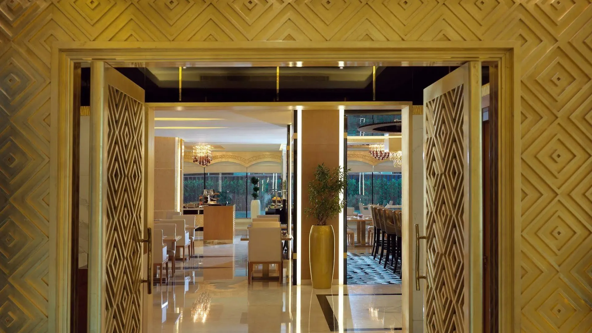 Damac Maison Mall Street Dubai 5*,